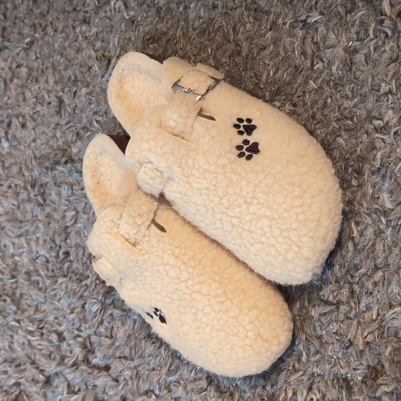Paw print Sherpa slippers - Picture 1 of 4